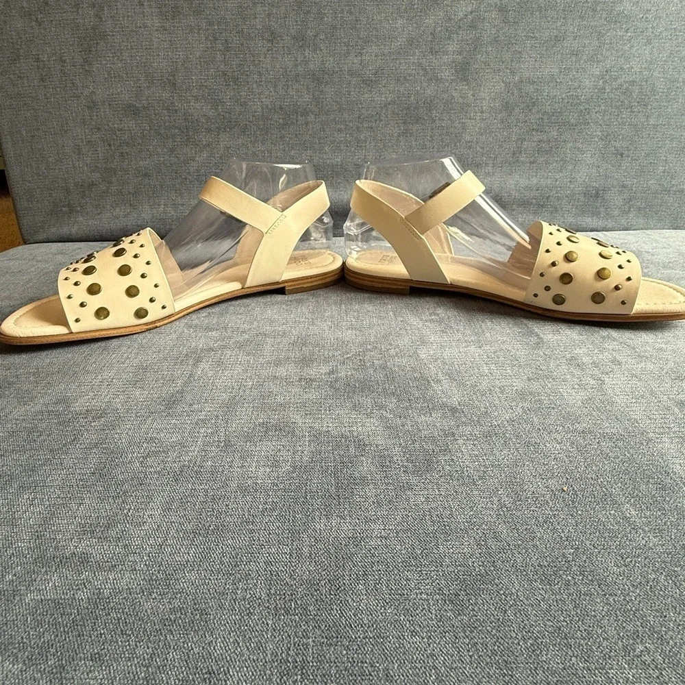 Frye & Co Womens Brooklyn Sandals 9.5 White Adjustable Ankle Strap Flat Studded